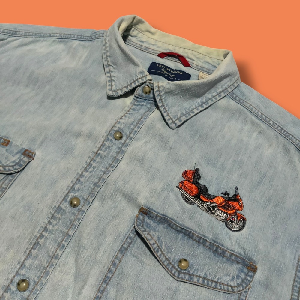 Vintage Levi's Pearl Snap Denim Shirt Men's Size 2XL Blue Western 90s USA Light